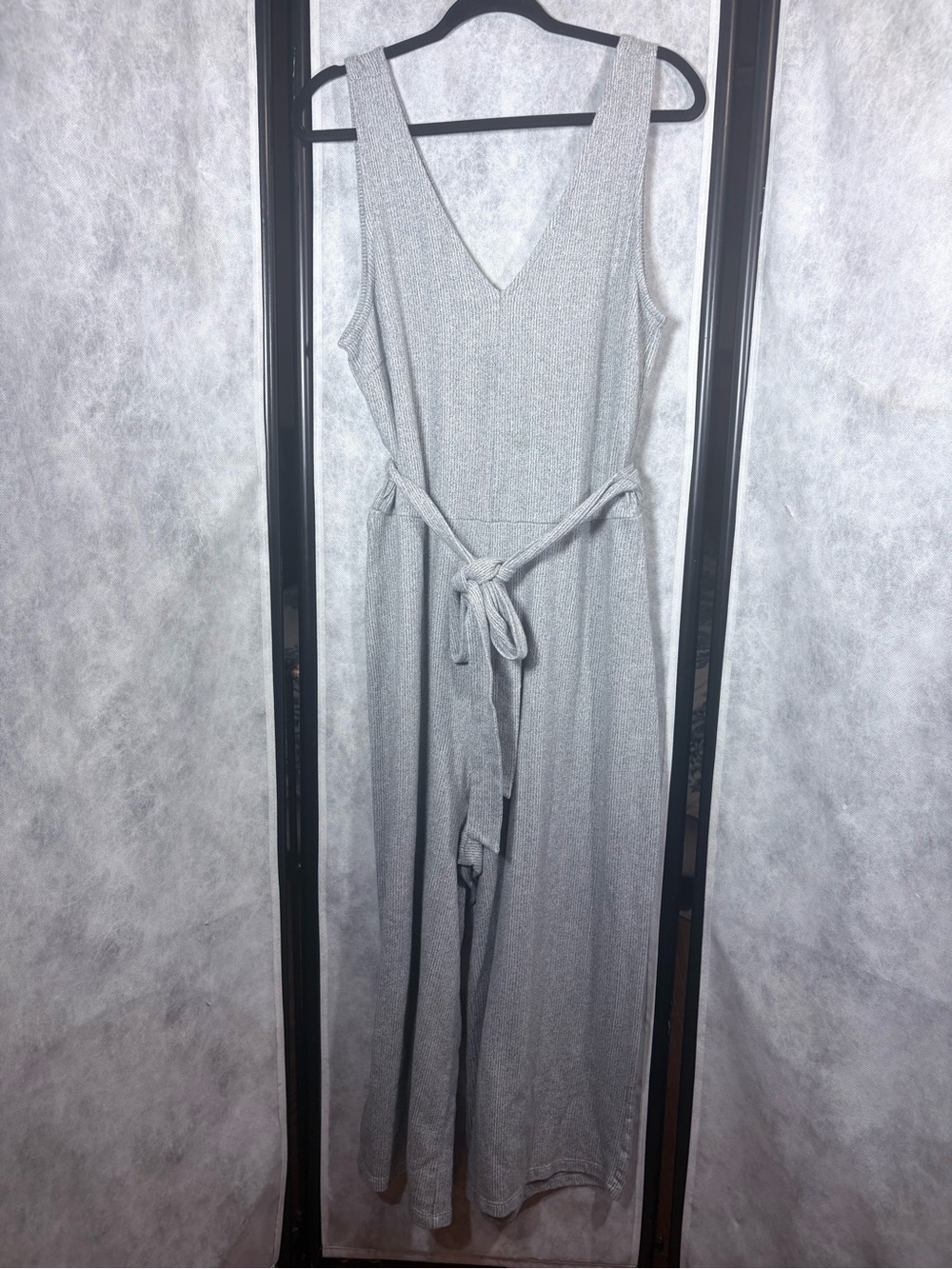Gap Women’s Gray Sleeveless V-Neck Tie Waist Jumpsuit XL